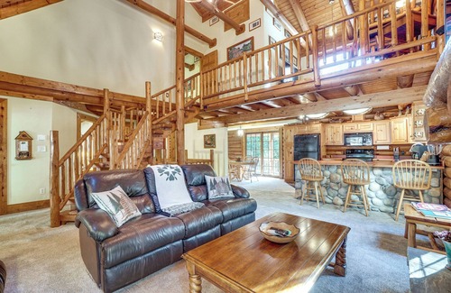 Cleveland Cabin | Family Getaway: Georgia Cabin w/Outdoor Hot Tub