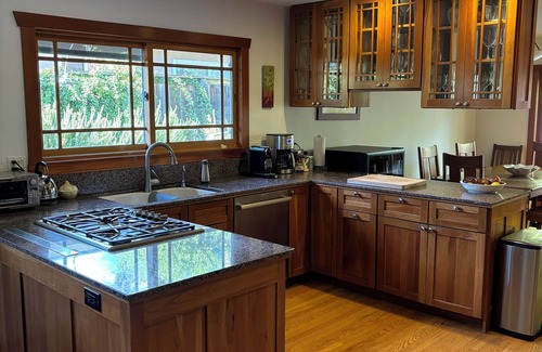 San Anselmo House | Family getaway in Marin County. Close to S.F., wine country and Stinson Beach.
