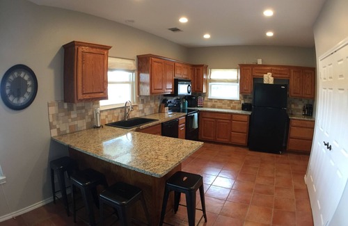 Kingsland House | Family Getaway - LBJ Waterfront - Beautiful Lake Views - Game Room - Boat Dock
