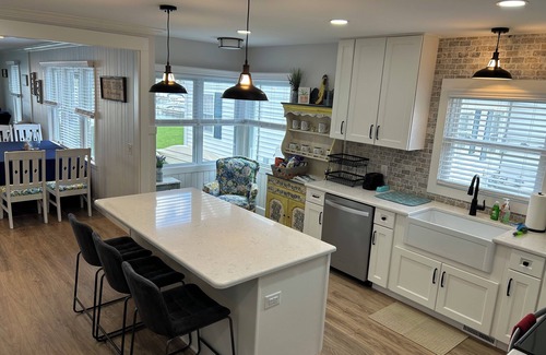 Lakeville Cottage | Family Getaway on Pebble Beach Cove