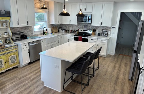 Lakeville Cottage | Family Getaway on Pebble Beach Cove