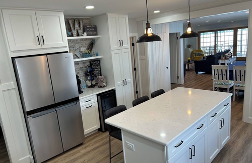 Lakeville Cottage | Family Getaway on Pebble Beach Cove
