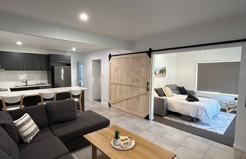 Tin Can Bay Apartment | Family getaway on the waterfront of Tin Can Bay