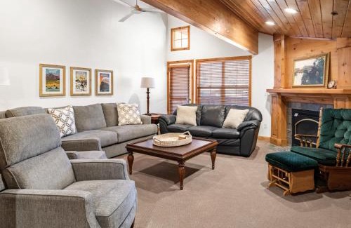 Midway House | Family Getaway-Pool, Hot Spring, Scuba & Ice Castles 727 home