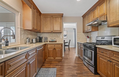 Walnut House | Family Getaway Pool House 5 Beds for 10 Near Disney Mt. SAC Supermarket Shopping