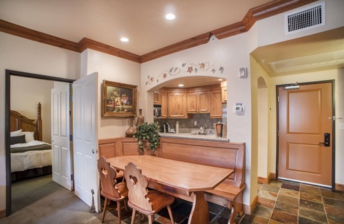 Zermatt Villa | Family getaway~Pool, Tubing, Skiing, & Ice Castles Villa 1022-1