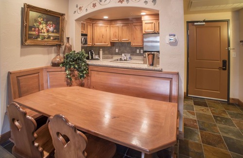 Zermatt Villa | Family Getaway~Pool, Tubing, Skiing, & Ice Castles Villa 1022-2