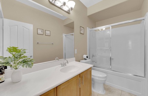 Enterprise House | Family Getaway Single Story Home Pool Table 4BR 5 Queens 12 Miles to The Strip