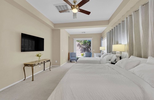 Enterprise House | Family Getaway Single Story Home Pool Table 4BR 5 Queens 12 Miles to The Strip