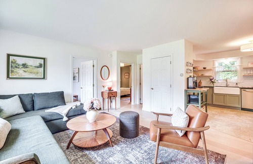 Colchester Apartment | Family Getaway w/Deck: 3 Mi to Lake Champlain