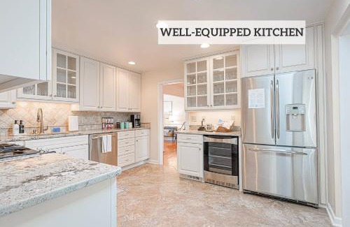White Stone House | Family Getaway w Dock Kayaks Firepit & More
