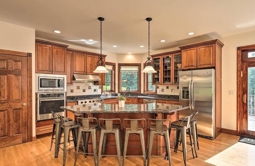 Sherman House | Family Getaway w/ Fireplace in Sherman on 4 Acres!