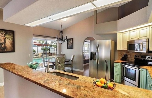 Port Charlotte House | ★Family Getaway★Content House★ Pool ★Playground ★Event Worthy ★Couples Retreat