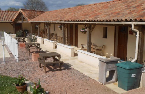Abjat-sur-Bandiat Apartment | Family gîte Gerbera in the Dordogne, with swimming pool & magnificent view