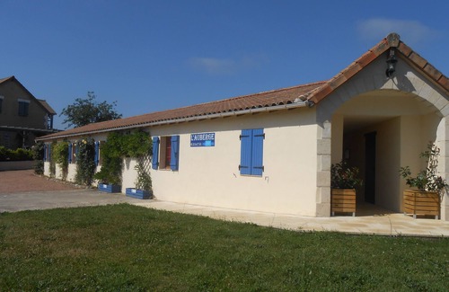 Abjat-sur-Bandiat Apartment | Family gîte Hortensia in the Dordogne, with swimming pool&magnificent view