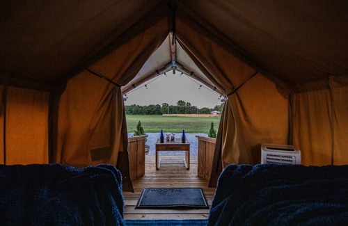 Cassville RV Rental | Family Glamping, 2 Tents near Roaring River