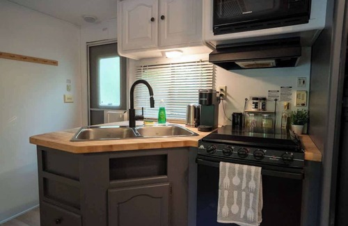 Miller Lake House | Family Glamping RV Springdale Retreat Tobermory