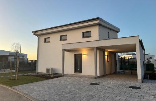 Sajdikove Humence House | Family Golf House