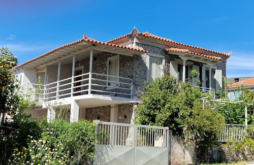Oichalia Villa | Family, Group and Pet Friendly Vacation Villa