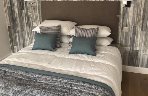 Woolbeding Apartment | Family/ Group En- suite apartment