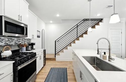 Montopolis House | Family & Group-Friendly Luxe Home by Airport, ACL, Football Games & F1