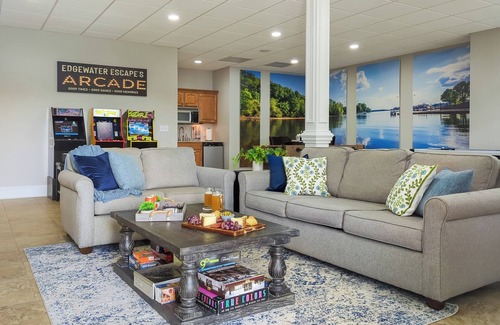 Mount Mourne House | Family & Group Retreat with Hot Tub, Kayaks, Firepit & Game Room