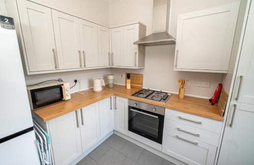 Sketty House | Family & Group Stay – 5-Bed Home, Parking