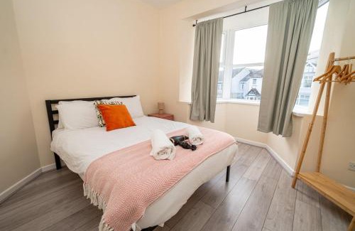 Sketty House | Family & Group Stay – 5-Bed Home, Parking