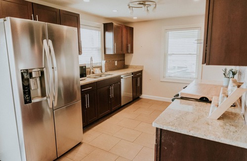 Jeffersonville - Clarksville House | Family Hangout Spot - Yard + Fire Pit + Games