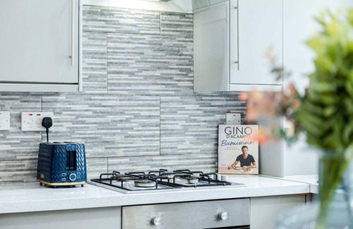 Cheetham Hill House | Family Haven 5 minutes to City Centre Free Parking