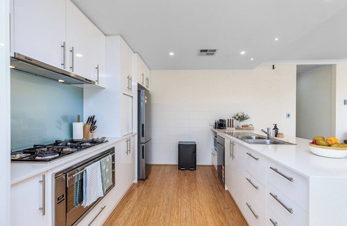 Karrinyup House | Family Haven | Long-Stay Approved | Full Amenities