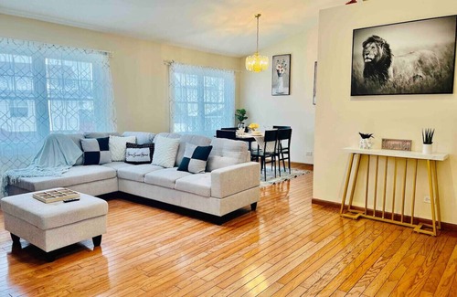 Streamwood House | Family Haven-Prime location ideal for long stays