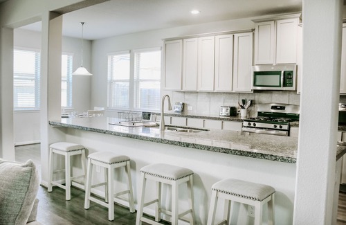 Barrett House | Family Haven: Spacious 4-Bedroom Retreat!