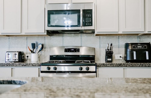 Barrett House | Family Haven: Spacious 4-Bedroom Retreat!