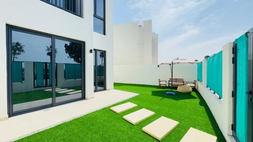 Mina Al Arab Villa | Family Heaven - Private Villa - Private Community Beach - Brand New - Playstation and Games - Close to the Casino being built