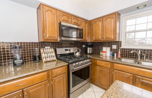 Carol Stream House | Family Heaven Retreat, 6 Bedroom, Sleep 16