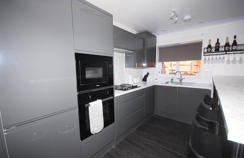 Peacehaven House | Family Holiday Home With Hot Tub Sleeps 8