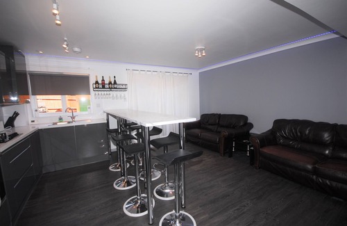 Peacehaven House | Family Holiday Home With Hot Tub Sleeps 8