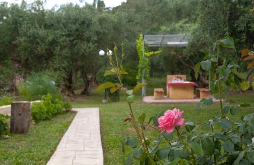 Velonades House | Family Holiday Apartment with garden & BBQ