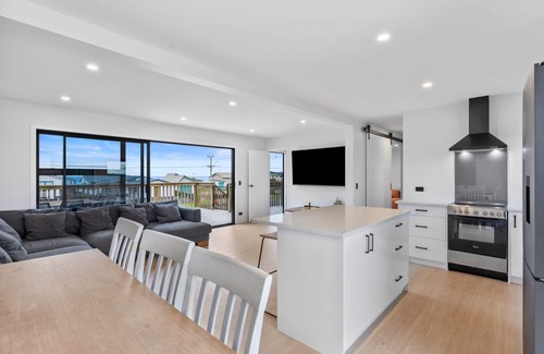 Pukehina House | Family Holiday at the Beach!