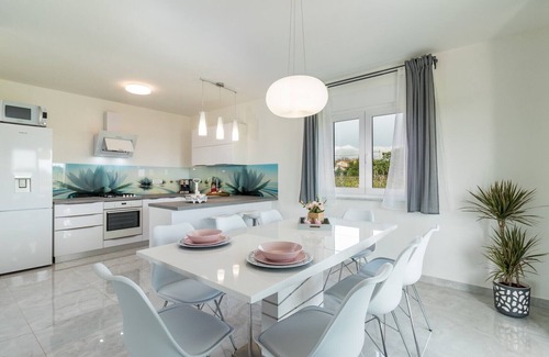 Grandici House | Family holiday house with private pool and playground
