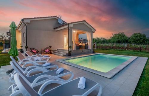 Grandici House | Family holiday house with private pool and playground