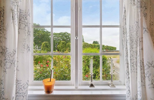 Listed House | Family holiday near beach, town and nature