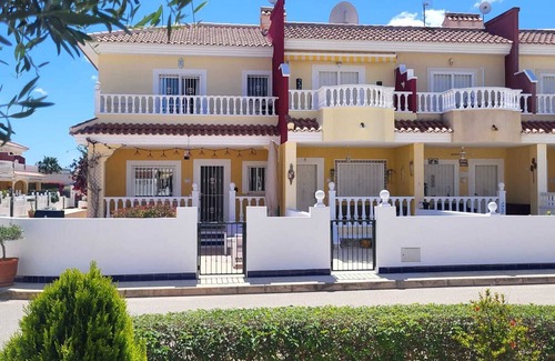 Quesada House | Family holidayhome for 6 persons with poolview near the citycentre of Quesada