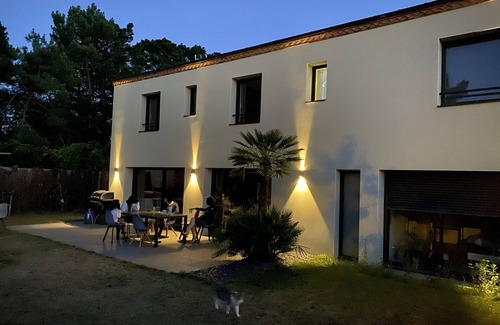 Les Moutiers-en-Retz House | Family home near the sea - heated swimming pool, trampoline, exotic garden.