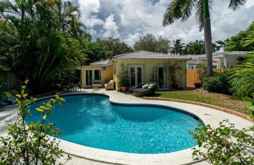 Victoria Park House | Family Home 2BR Heated Pool, Victoria Park
