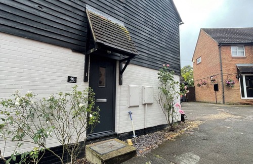 Dunmow House | Family home- 3-bedroom house in Dunmow