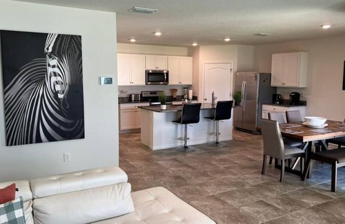 Buena Ventura Lakes House | Family Home 4 Bedrooms 2 Full bathrooms near USTA Airport Disney & Theme Parks
