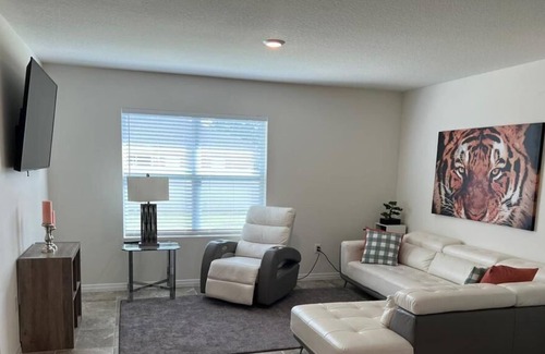 Buena Ventura Lakes House | Family Home 4 Bedrooms 2 Full bathrooms near USTA Airport Disney & Theme Parks
