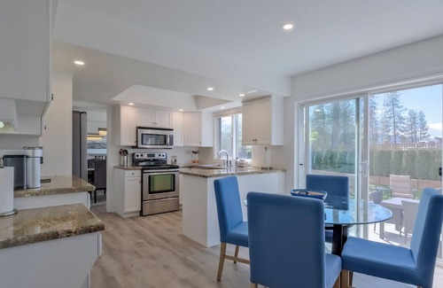 Central Okanagan House | Family Home across the beach/Location/Hot tub/Paddle board/Badminton net